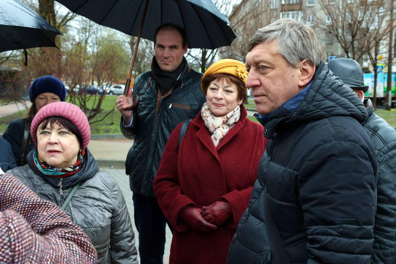 Формирование городской среды спб. Городская среда Петербурга жители. Городская среда и жители Питера фото. Подпищики Низовцева встретили Соловьева.